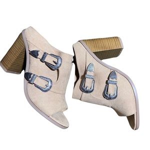 Forever 21 Woman’s Taupe High Heels Size 6.5 NWT